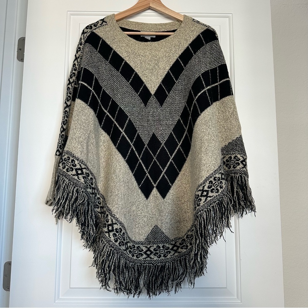 Yaira Black and Beige Patterned Knit Women's Sweater Poncho